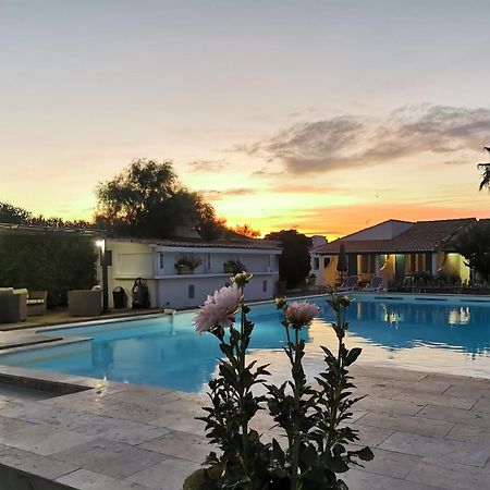 L'Auberge Camarguaise แซ็งต์-มารี-เดอ-ลา-แมร์ ภายนอก รูปภาพ