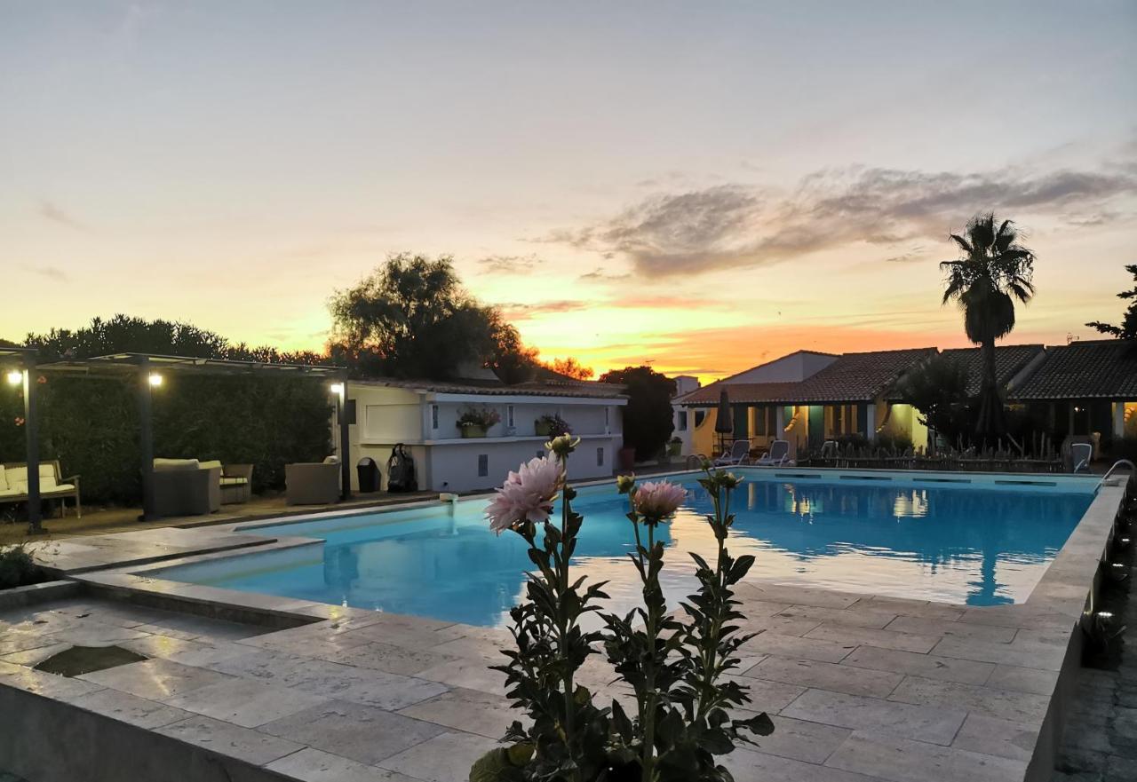 L'Auberge Camarguaise แซ็งต์-มารี-เดอ-ลา-แมร์ ภายนอก รูปภาพ