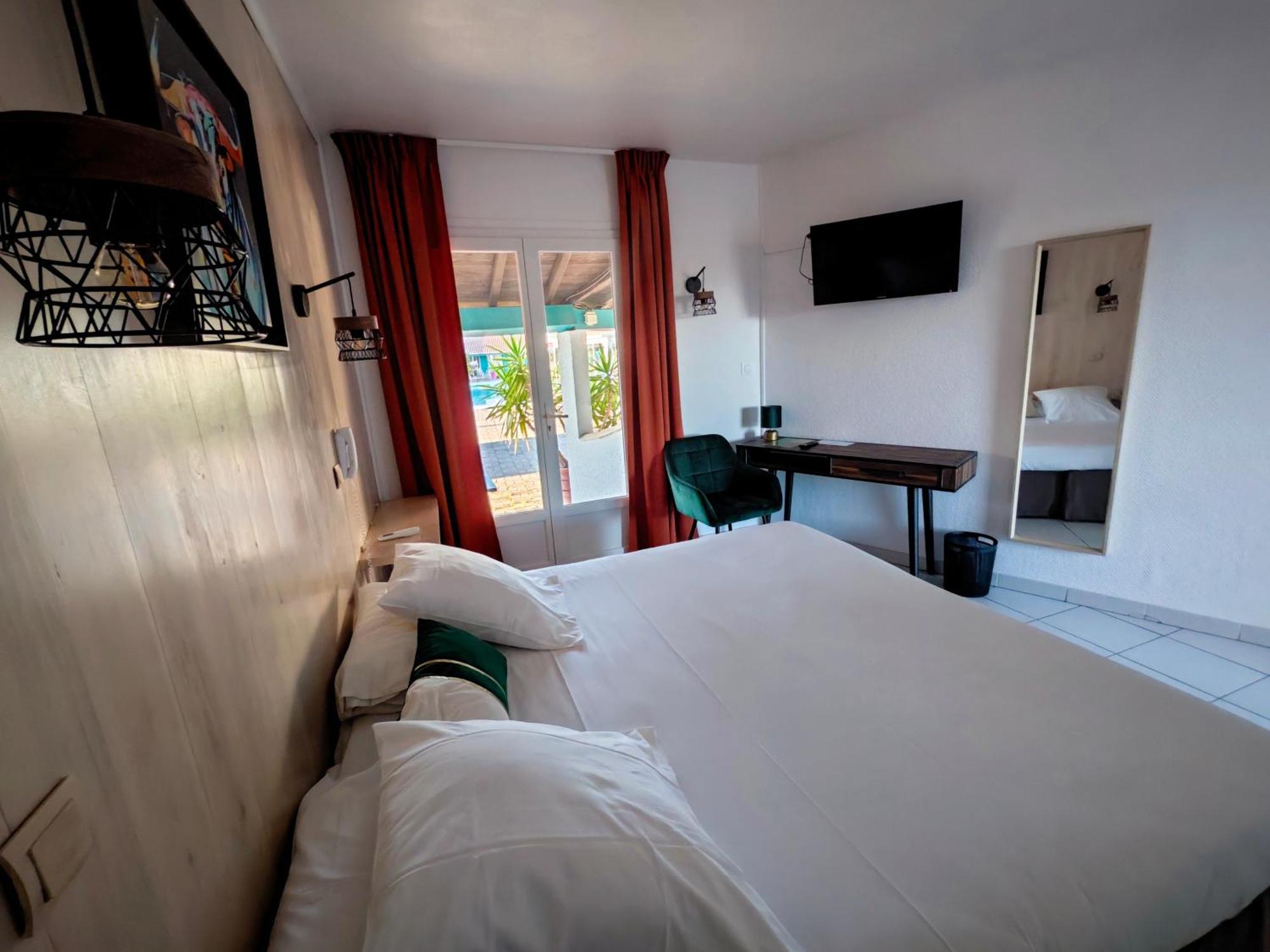 L'Auberge Camarguaise แซ็งต์-มารี-เดอ-ลา-แมร์ ภายนอก รูปภาพ